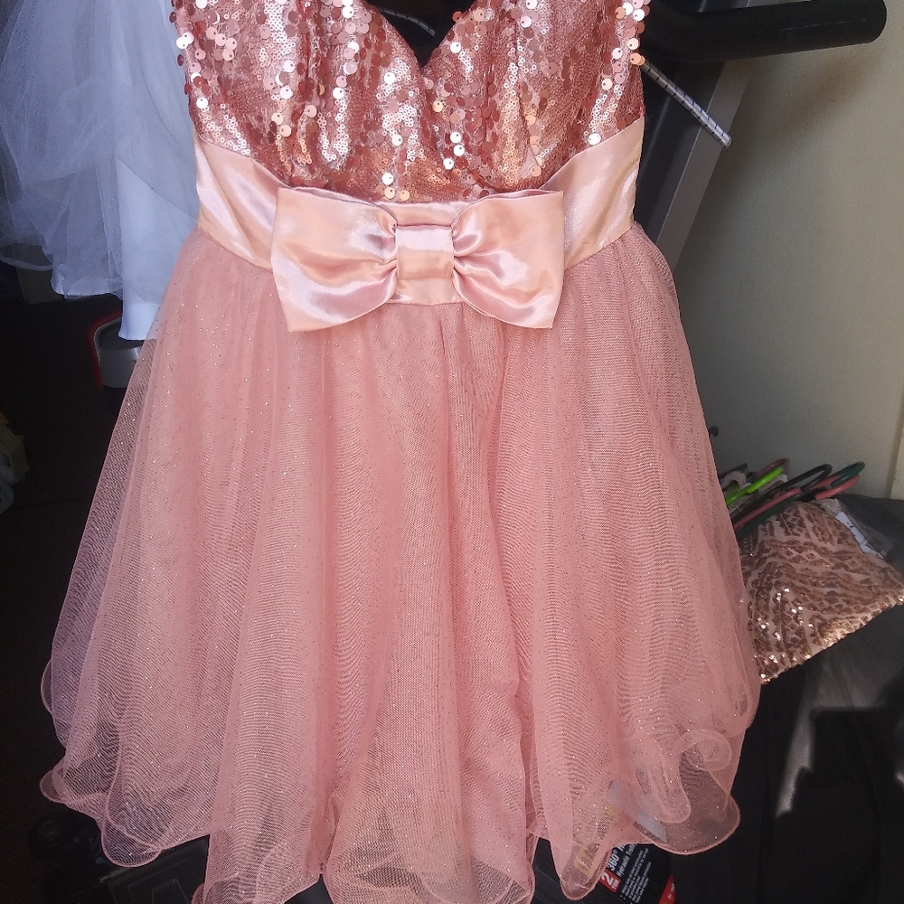 Juniors dress needs new home size 7